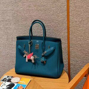 Classic Hermes Bag: A Stylish and Versatile Choice for Elegance